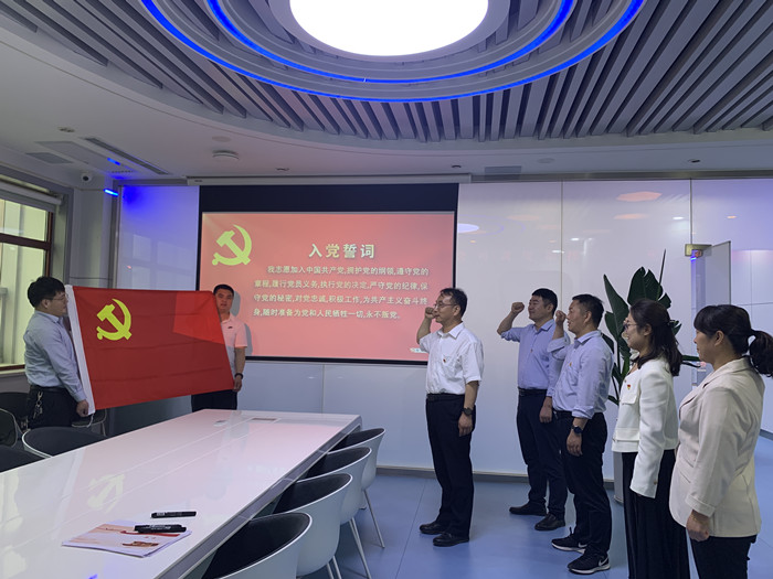 1685093429537864.jpeg 1.重温入党誓词.jpg